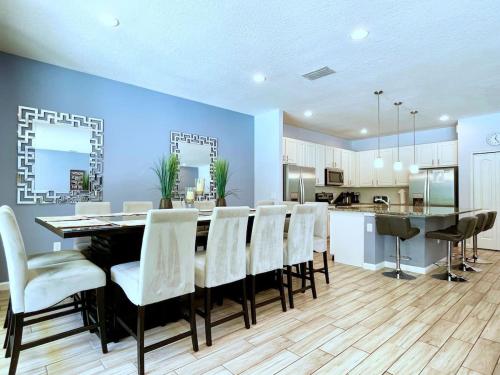 Huge10Bd Spa Gm Pool Solterra-5252OA in Davenport, USA