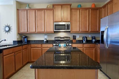 Meticulous 6Bd Spa Gm Pool Hm Solterra-4187OD in Davenport, USA