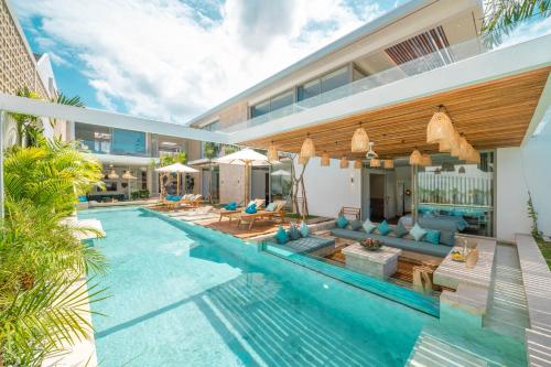 Vida and Vola - Majestic Coastal Retreat in Canggu - image 3