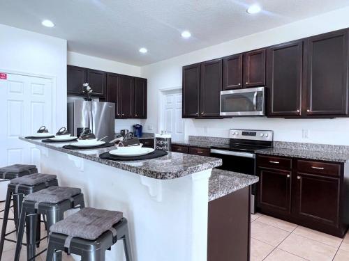 Relaxing 5 Bed Pool Home with Game Room-227YSD in Davenport, USA