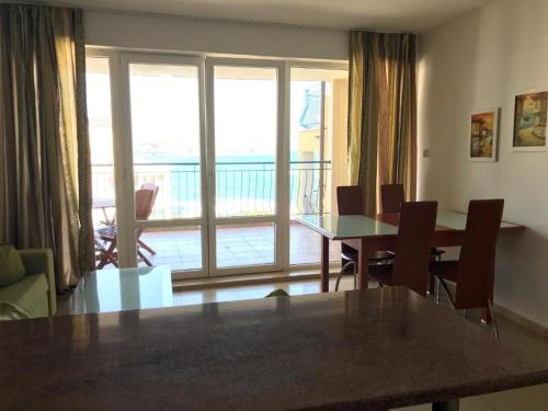 Apartment with Sea View image 2