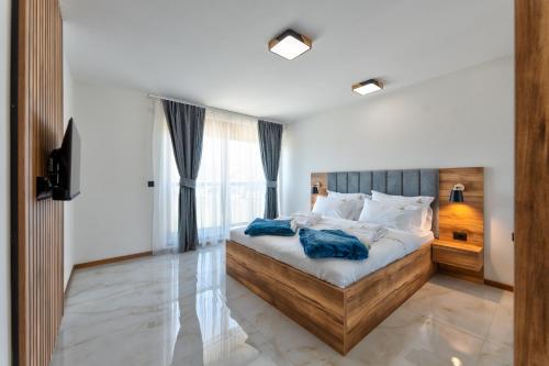 Deluxe One-Bedroom Apartment with Hot Tube