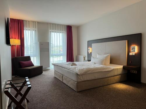 1 queen bed, 2 twin beds