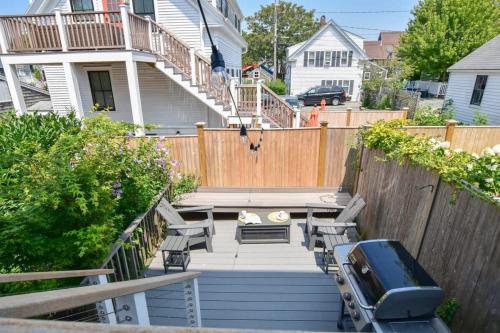 Modern, Private Patio, Walk to Town!