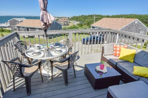 12216 - Beautiful Views of Cape Cod Bay Access to Private Beach Easy Access to P-Town