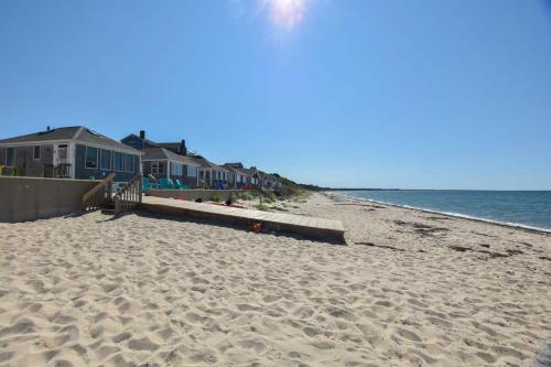 12216 - Beautiful Views of Cape Cod Bay Access to Private Beach Easy Access to P-Town