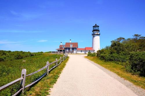 12216 - Beautiful Views of Cape Cod Bay Access to Private Beach Easy Access to P-Town