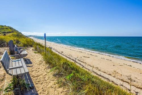 12216 - Beautiful Views of Cape Cod Bay Access to Private Beach Easy Access to P-Town