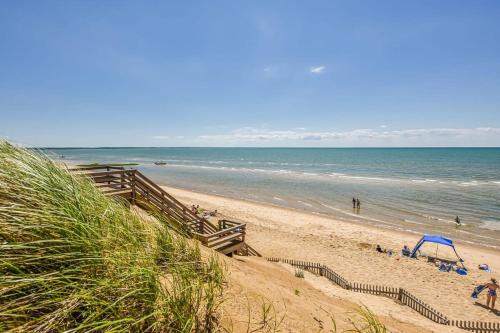 Seaside Retreat w Private Beach Landing