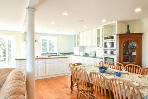 Waterfront Fun at this Huge Family Estate, Eastham (foto 4)
