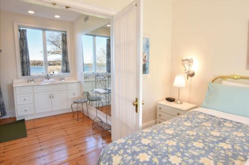 Waterfront Fun at this Huge Family Estate, Eastham (foto 10)