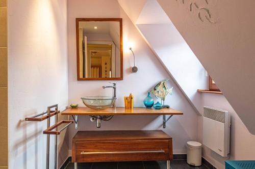 浴室, 萊斯吉特庫爾鄉間酒店 (Les Gites Coeur de Vigne) in 里屈埃維