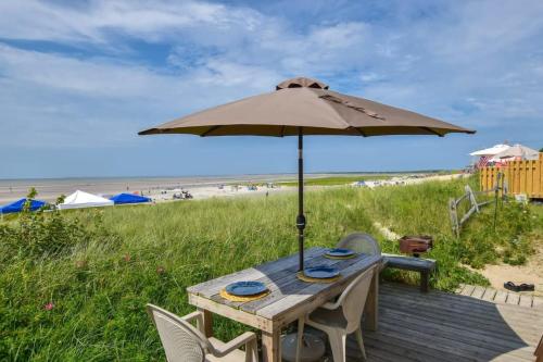 Beachfront on Skaket Water Views