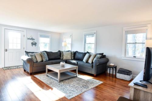 Wrap-Around Porch Mins to Beach