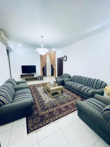 Spacious family friendly apartment - Free Barking