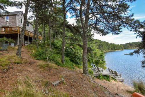 Amazing Location Lakefront Waterside Deck