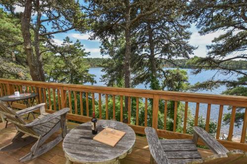 Amazing Location Lakefront Waterside Deck