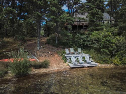 Amazing Location Lakefront Waterside Deck