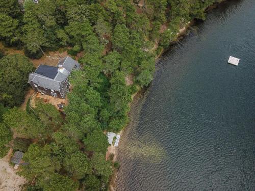 Amazing Location Lakefront Waterside Deck