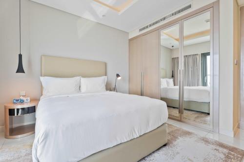 ALiving Supreme 2BR Paramount Towers Business Bay with Burj Khalifa view 6202, Dubai (photo 5)
