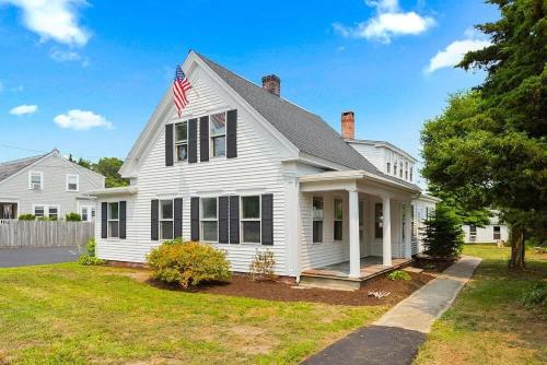 Renovated Classic Cape w Guest House