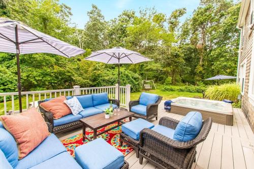 Two Decks Hot Tub Patio Near Grays Beach