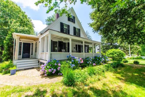 Shopping Restaurants 6 mins to Beach AC in ยาร์เมาท์ พอร์ต (MA)