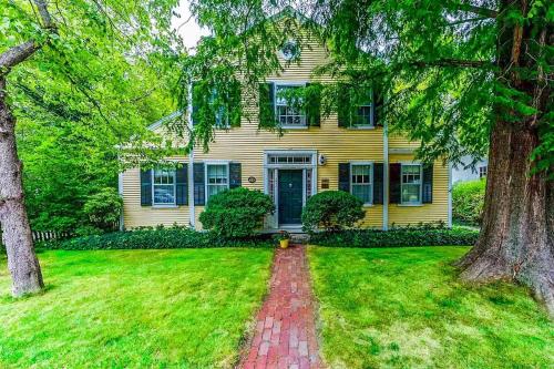 Yarmouth w Secret Gardens & Patios in Yarmouth, USA