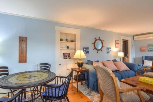 Waterfront Fun Dogs Welcome in 西丹尼斯 (MA)