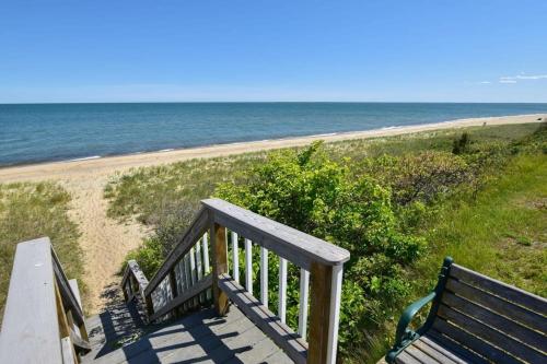Stunning Walk to Water Home Dog Welcome in Mashpee, USA