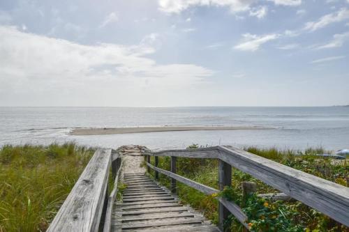 Elegant Chatham Home steps to Hardings Beach Dog Friendly