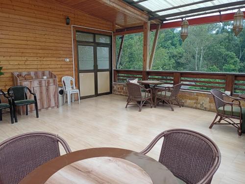 Restaurant, Ri Shat Sngi Orchid Resort in Umsning