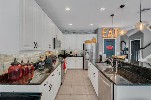 Custom 7-Bd Hm Loaded w Amenities Watersong-216YS in Davenport, USA