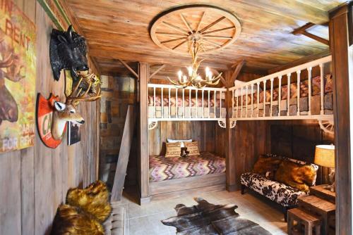 Custom 7-Bd Hm Loaded w Amenities Watersong-216YS in Davenport, USA