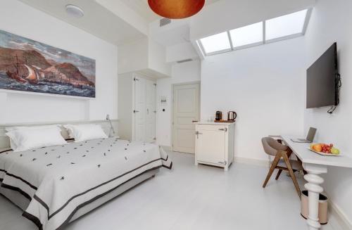 Skylight - 1873 Seafront Luxury Suites on the Harbor, City Center, Ermoupoli (foto 8)