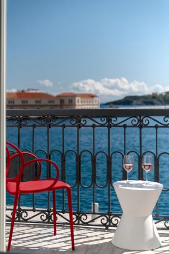 Skylight - 1873 Seafront Luxury Suites on the Harbor, City Center, Ermoupoli