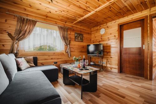 Iekārtas, Domki u Kamyka in Okoniny Nadjeziorne