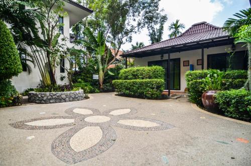 Garden, Cocoville Phuket Resort in Chalong