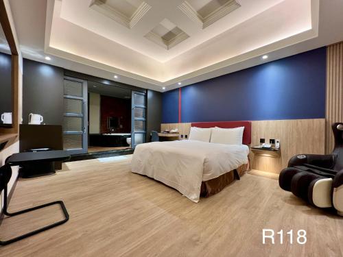 Holiday Motel, Tainan