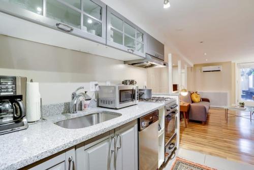 Beautiful 2 Bedroom across from The House of Representatives near แคปปิตัล