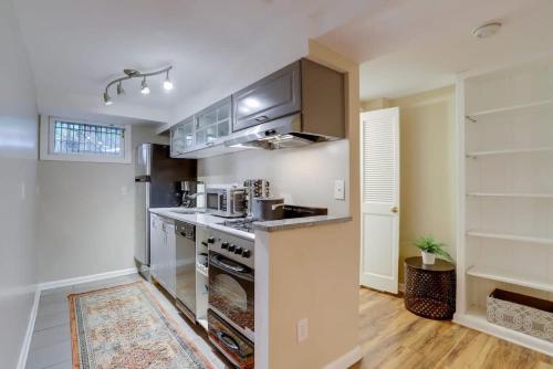 Beautiful 2 Bedroom across from The House of Representatives near แคปปิตัล