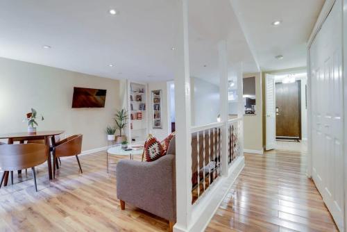 Beautiful 2 Bedroom across from The House of Representatives near แคปปิตัล