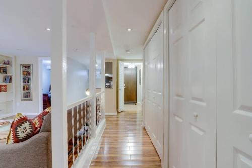 Beautiful 2 Bedroom across from The House of Representatives near แคปปิตัล