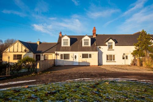 Beautiful Cottage in Durham with Pool Table Beautiful Cottage in Durham with Pool Table