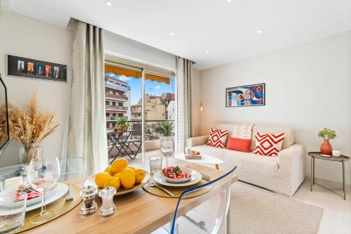 Downtown Cannes Modern 1-Br Apartment - image 2