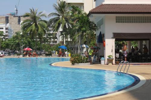 Swimming pool, View Talay 1B Serviced Apartments in Thep Prasit