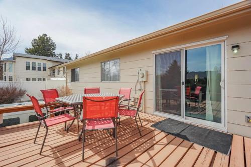 3BD Cheyenne Mountain Home w Hot Tub & Grill near Will Rogers Shrine of the Sun