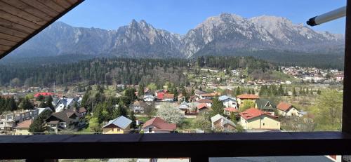 Apartment with Mountain View