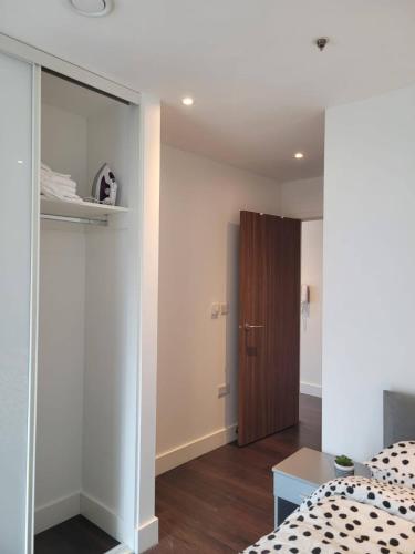 Brand new apartment 20 mins from London Waterloo BP34