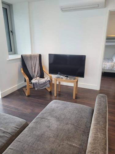 Brand new apartment 20 mins from London Waterloo BP34, Londra (foto 2)